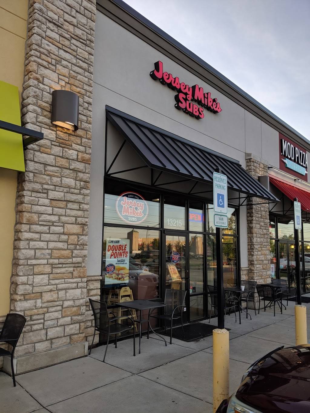Jersey Mikes Subs | restaurant | 13215 Middlebelt Rd, Livonia, MI 48150, USA | 7344693685 OR +1 734-469-3685