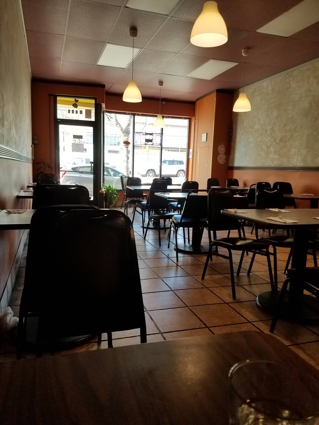 Lucky House Thai Cuisine | restaurant | 2140 University Ave, Berkeley, CA 94704, USA | 5108418900 OR +1 510-841-8900