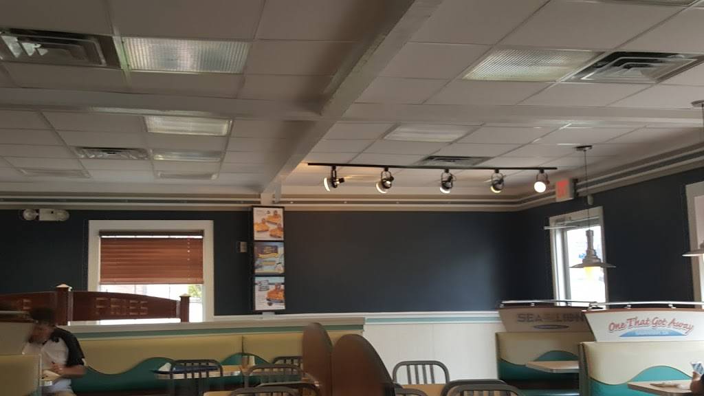 Long John Silvers | restaurant | 400 S 1st St, La Grange, KY 40031, USA | 5022227008 OR +1 502-222-7008