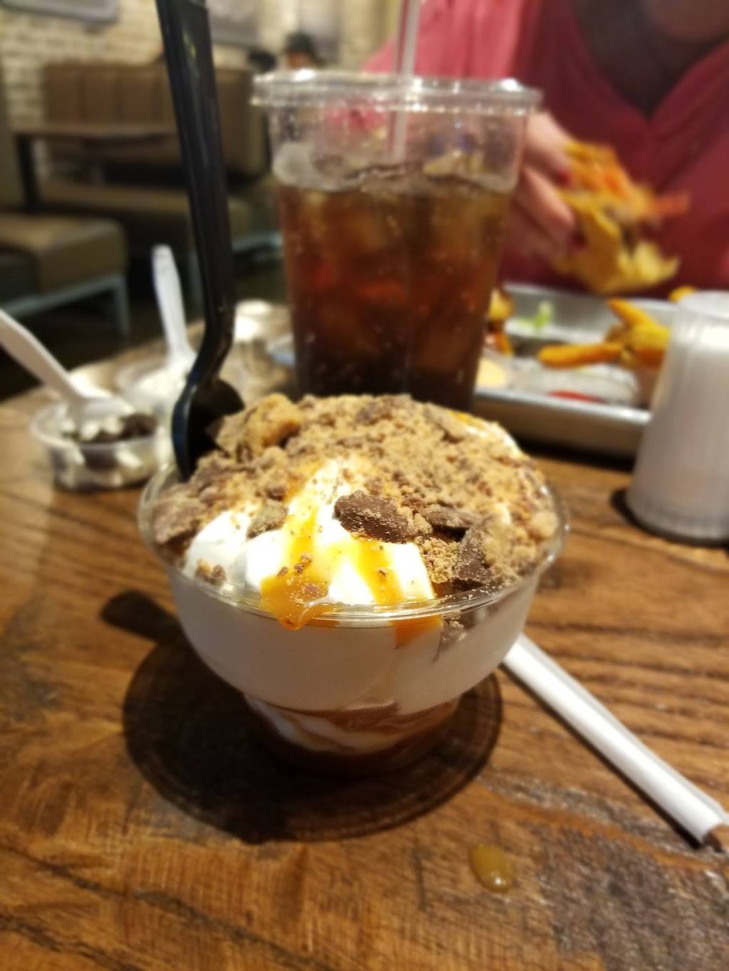 Cheeseburger Bobbys | restaurant | 2295 Towne Lake Pkwy, Woodstock, GA 30189, USA | 6784943200 OR +1 678-494-3200