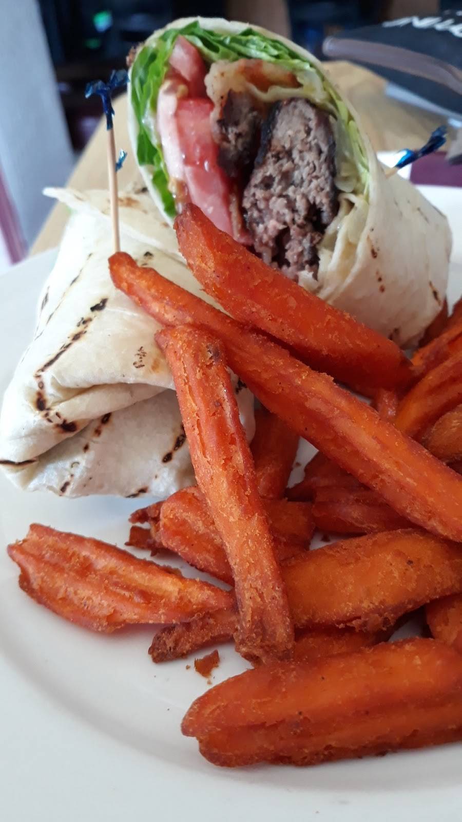 Spankys Hideaway | restaurant | 5208 W County Line Rd, Mequon, WI 53092, USA | 2622423677 OR +1 262-242-3677