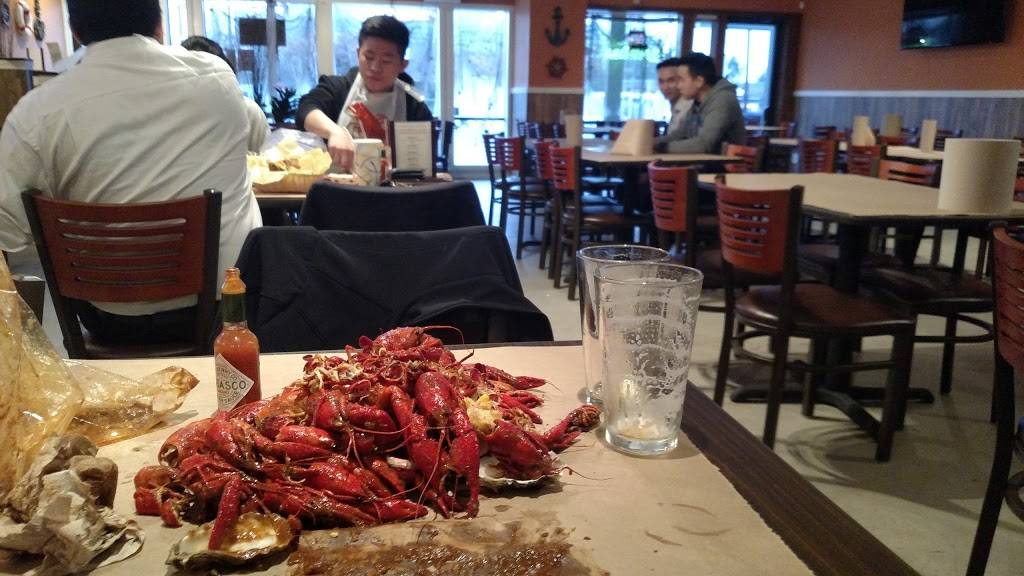 Cajun Crawfish Everett | restaurant | 909 SE Everett Mall Way, Everett, WA 98208, USA | 4252129603 OR +1 425-212-9603