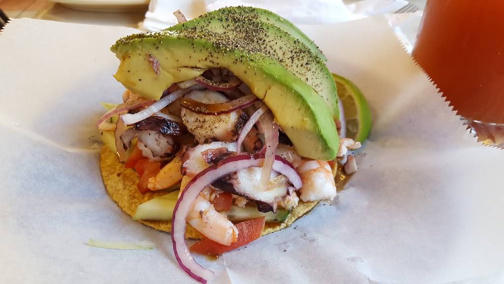 El Muelle | restaurant | 4253 W 47th St, Chicago, IL 60632, USA | 7732479811 OR +1 773-247-9811