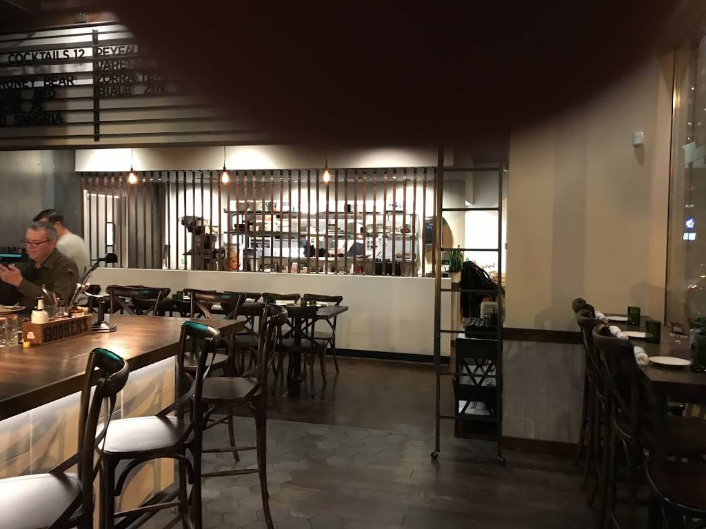 Louies Wine Dive Nashville | restaurant | 101 17th Ave S, Nashville, TN 37203, USA | 6158669172 OR +1 615-866-9172