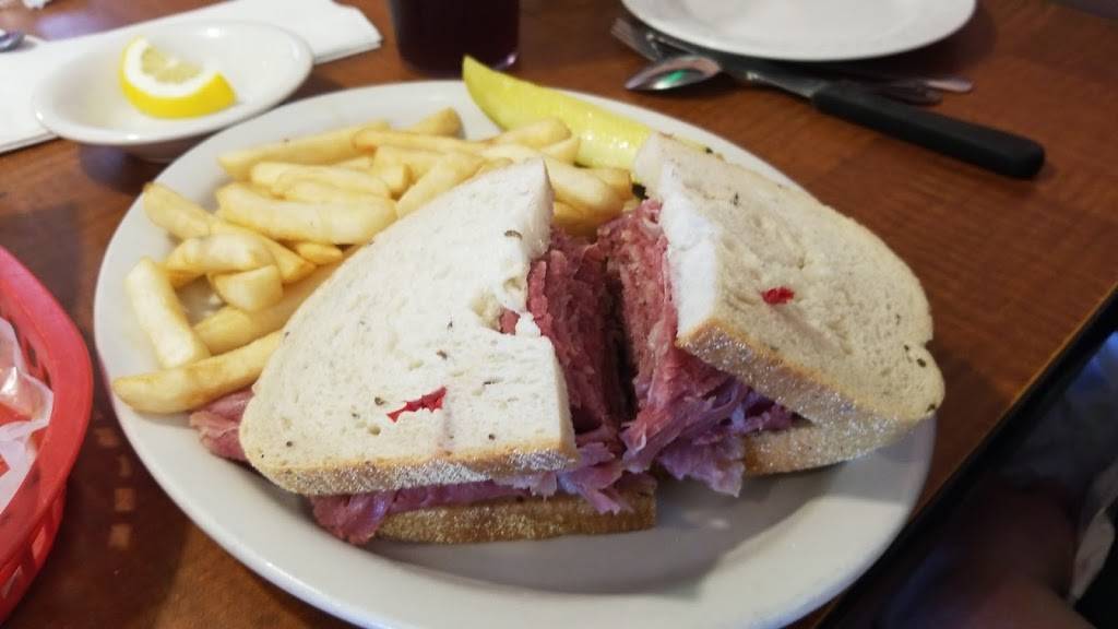 Lunas Family Restaurant | restaurant | 33 W Aurora Rd, Northfield, OH 44067, USA | 3304670282 OR +1 330-467-0282