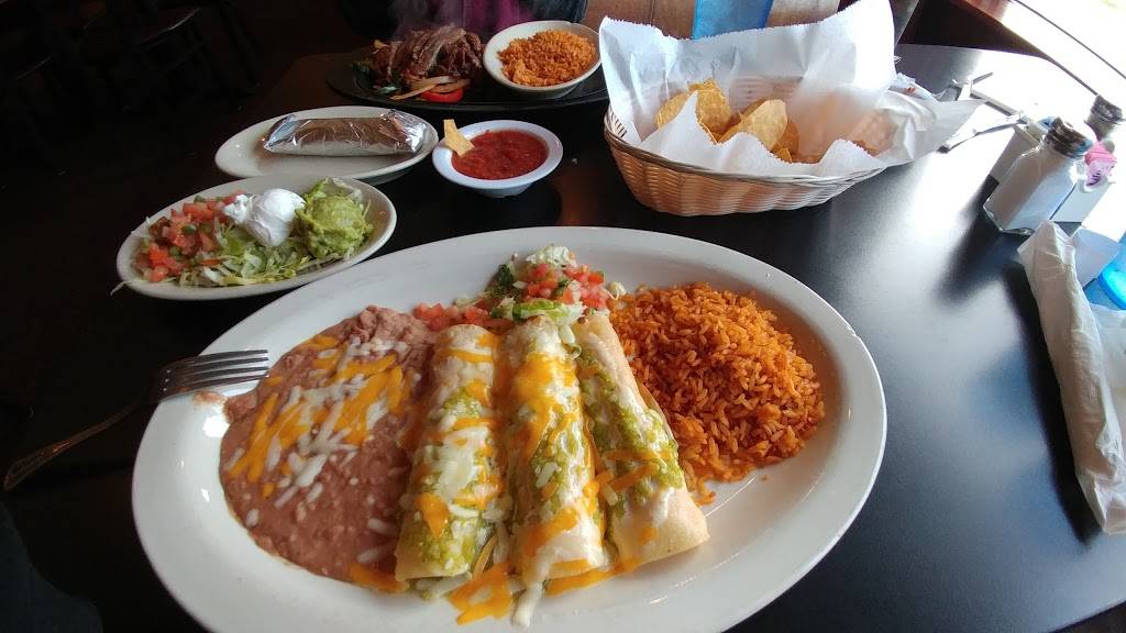 Mariachis | restaurant | 2922 N Center St, Maryville, IL 62062, USA | 6182886300 OR +1 618-288-6300