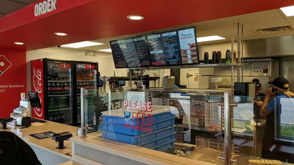 Dominos Pizza | meal delivery | 1828 Sheridan Rd, Zion, IL 60099, USA | 8477462000 OR +1 847-746-2000