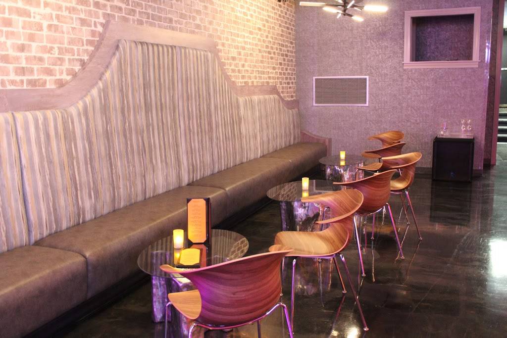 D-Tour Martini Bar & Kitchen | restaurant | 49 W Chippewa St, Buffalo, NY 14202, USA | 7168541250 OR +1 716-854-1250