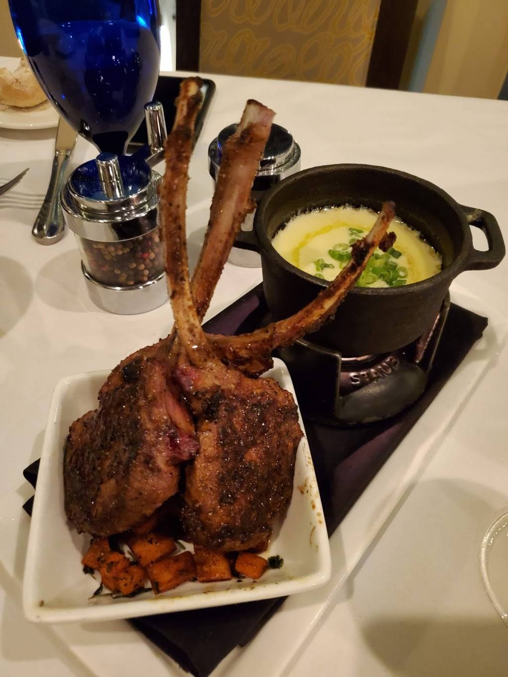 Elways | restaurant | 174 Gore Creek Dr, Vail, CO 81657, USA | 9707547818 OR +1 970-754-7818