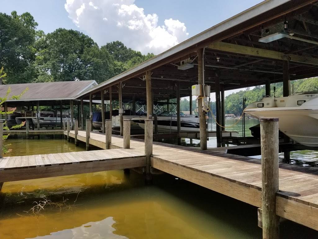 The Waterfront Country Club | restaurant | 275 Anchor Dr, Moneta, VA 24121, USA | 5407212397 OR +1 540-721-2397