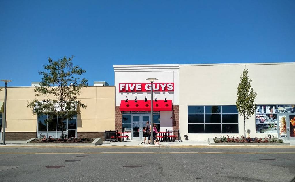 Five Guys | meal takeaway | 1701 Sunrise Hwy, Bay Shore, NY 11706, USA | 6316662018 OR +1 631-666-2018