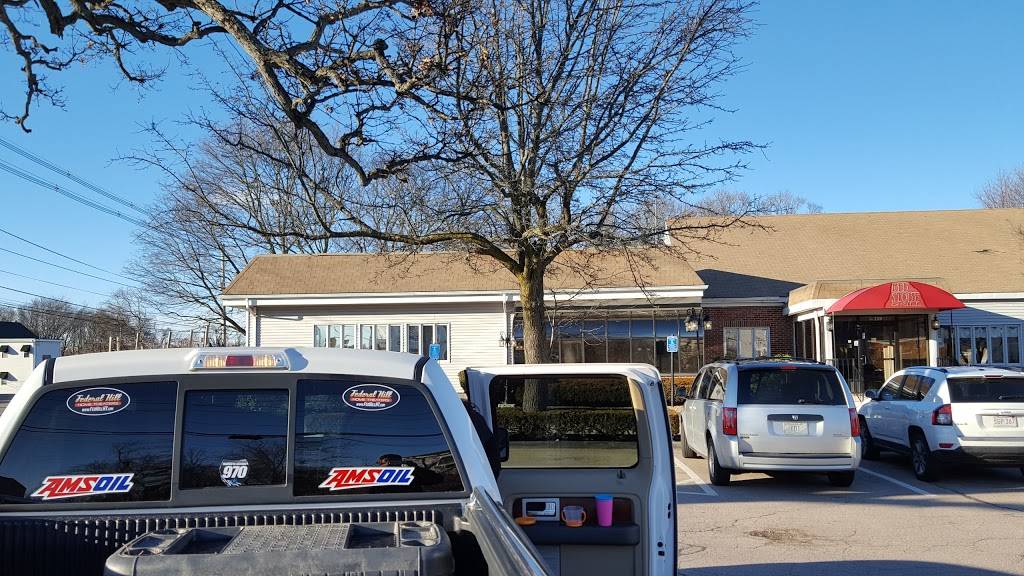 Red Stone Grill | restaurant | 120 Chestnut St, North Attleborough, MA 02760, USA | 5086951942 OR +1 508-695-1942