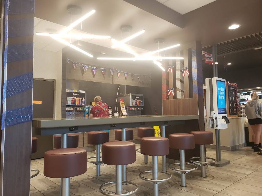 McDonalds | cafe | 207 Lansing St, Charlotte, MI 48813, USA | 5175430466 OR +1 517-543-0466