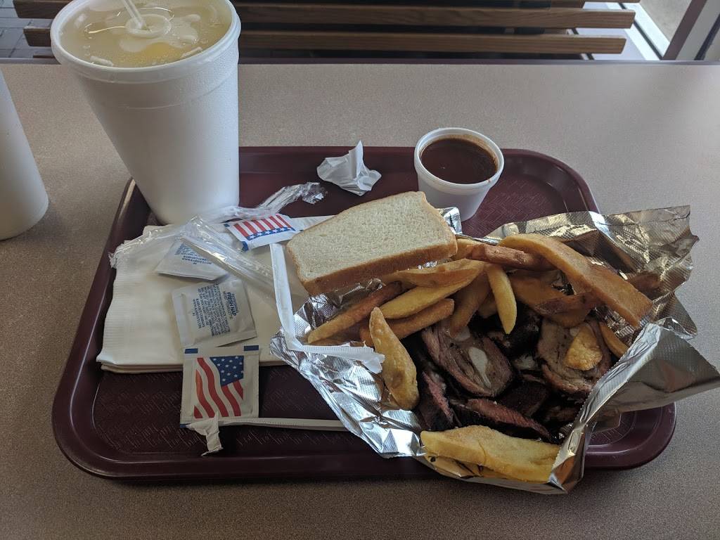 Lil Porgys Barbeque | restaurant | 1917 W Springfield Ave, Champaign, IL 61821, USA | 2173986811 OR +1 217-398-6811