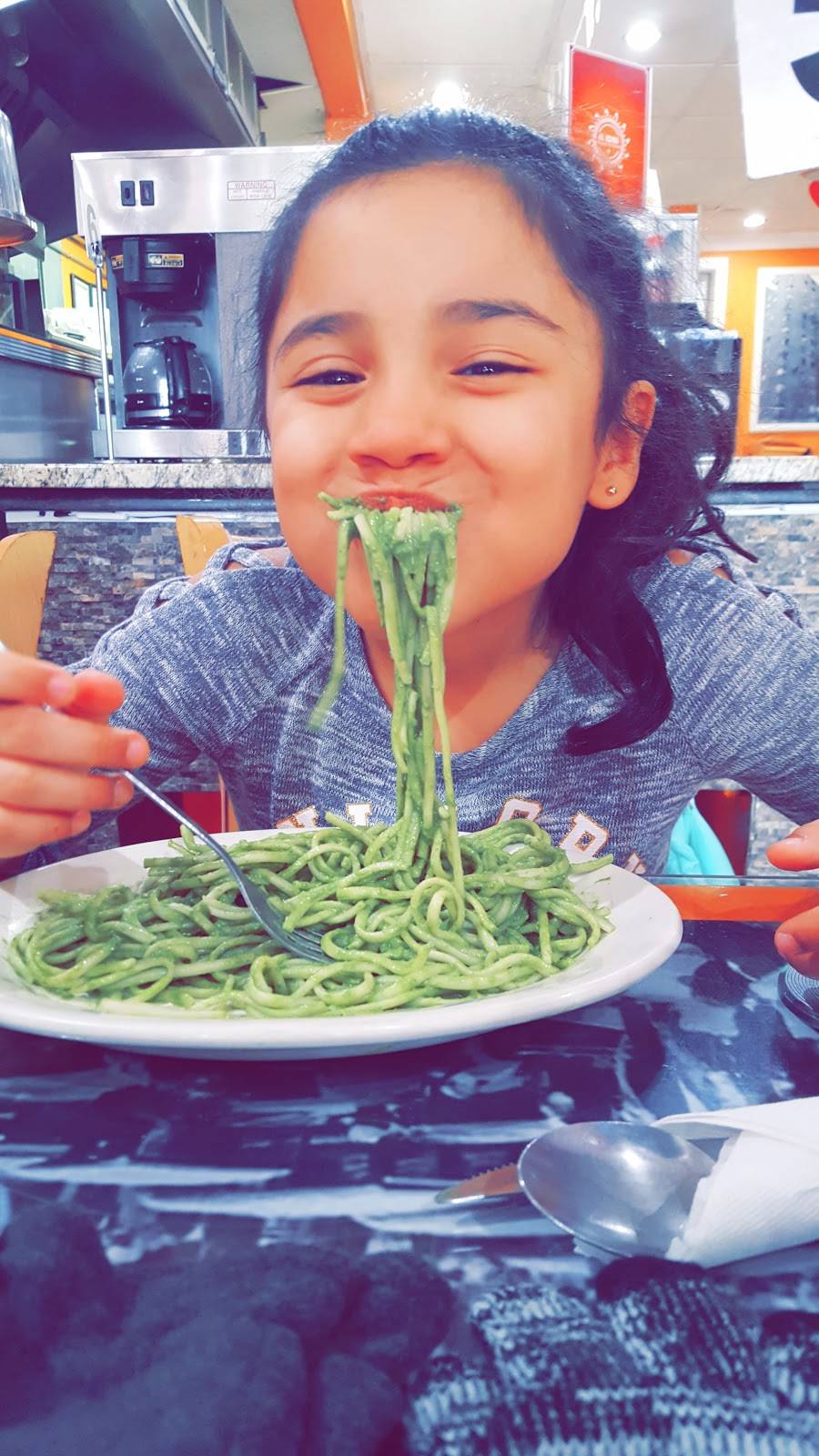 El Eden | restaurant | 114 Broadway, Newark, NJ 07104, USA | 8622673200 OR +1 862-267-3200