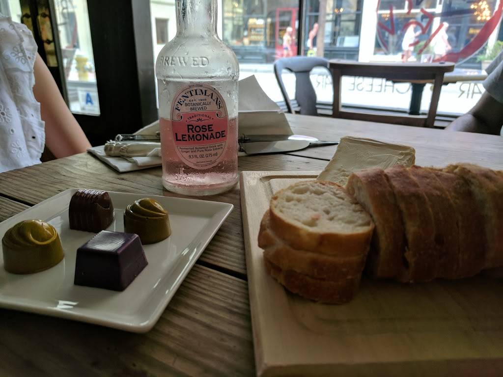 Bin 152 | restaurant | 152 King St, Charleston, SC 29401, USA | 8435777359 OR +1 843-577-7359