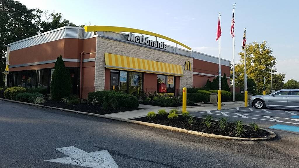 McDonalds | cafe | 11025 Mall Cir, Waldorf, MD 20603, USA | 3016382582 OR +1 301-638-2582