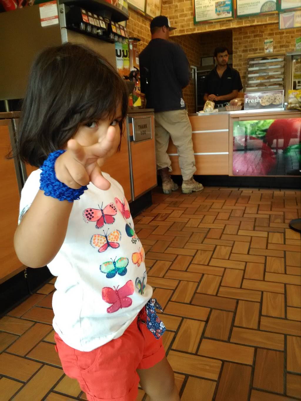 Subway Restaurants | restaurant | 7502 Connelley Dr Ste 115, Hanover, MD 21076, USA | 4107682274 OR +1 410-768-2274