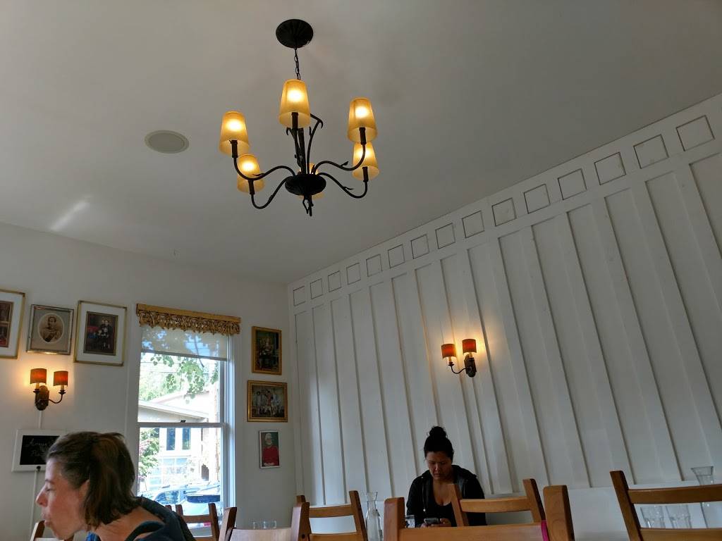 Arayas Place | restaurant | 2808 E Madison St, Seattle, WA 98112, USA | 2064026634 OR +1 206-402-6634