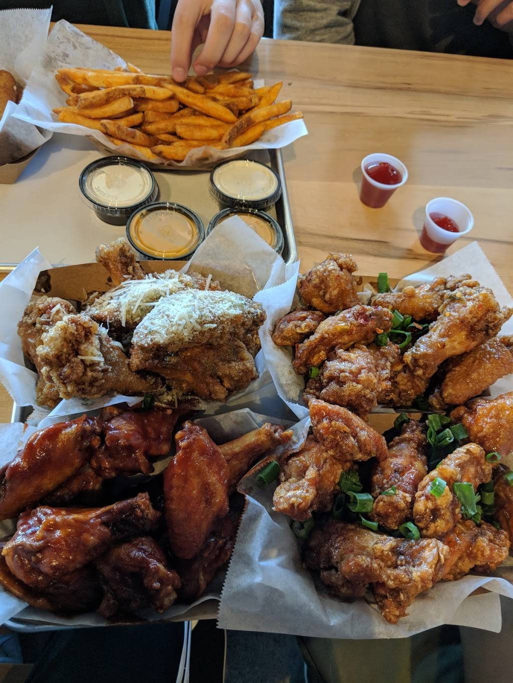 Fire Wings Davis | restaurant | 640 W Covell Blvd Suite F, Davis, CA 95616, USA | 5302201310 OR +1 530-220-1310