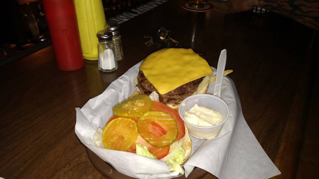 Runway Bar & Grill | restaurant | 2101 S Alvernon Way, Tucson, AZ 85711, USA | 5207906788 OR +1 520-790-6788