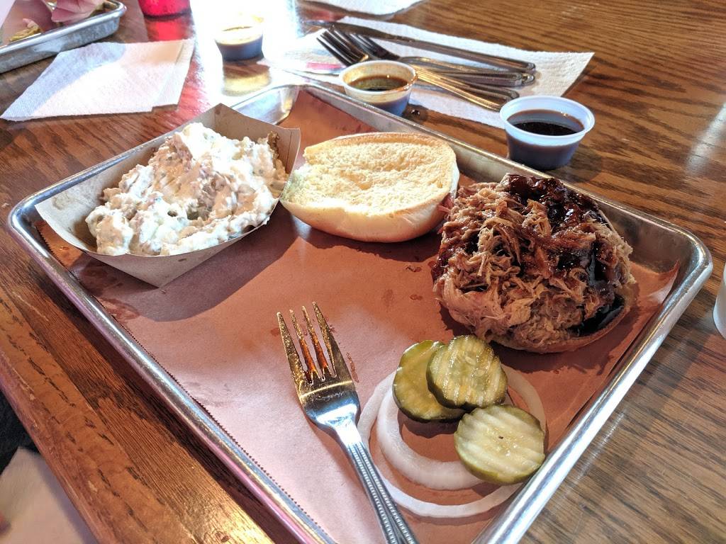 A Fine Swine BBQ | restaurant | 423 W Hanover St, New Baden, IL 62265, USA | 6185885141 OR +1 618-588-5141