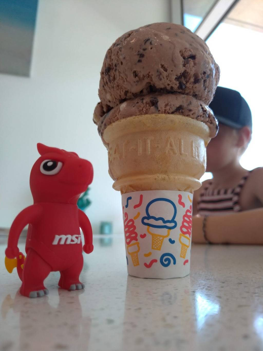 IceCreamTon | restaurant | 300, Pierside Pavilion, Pacific Coast Hwy suite 107b, Huntington Beach, CA 92648, USA | 6573290159 OR +1 657-329-0159