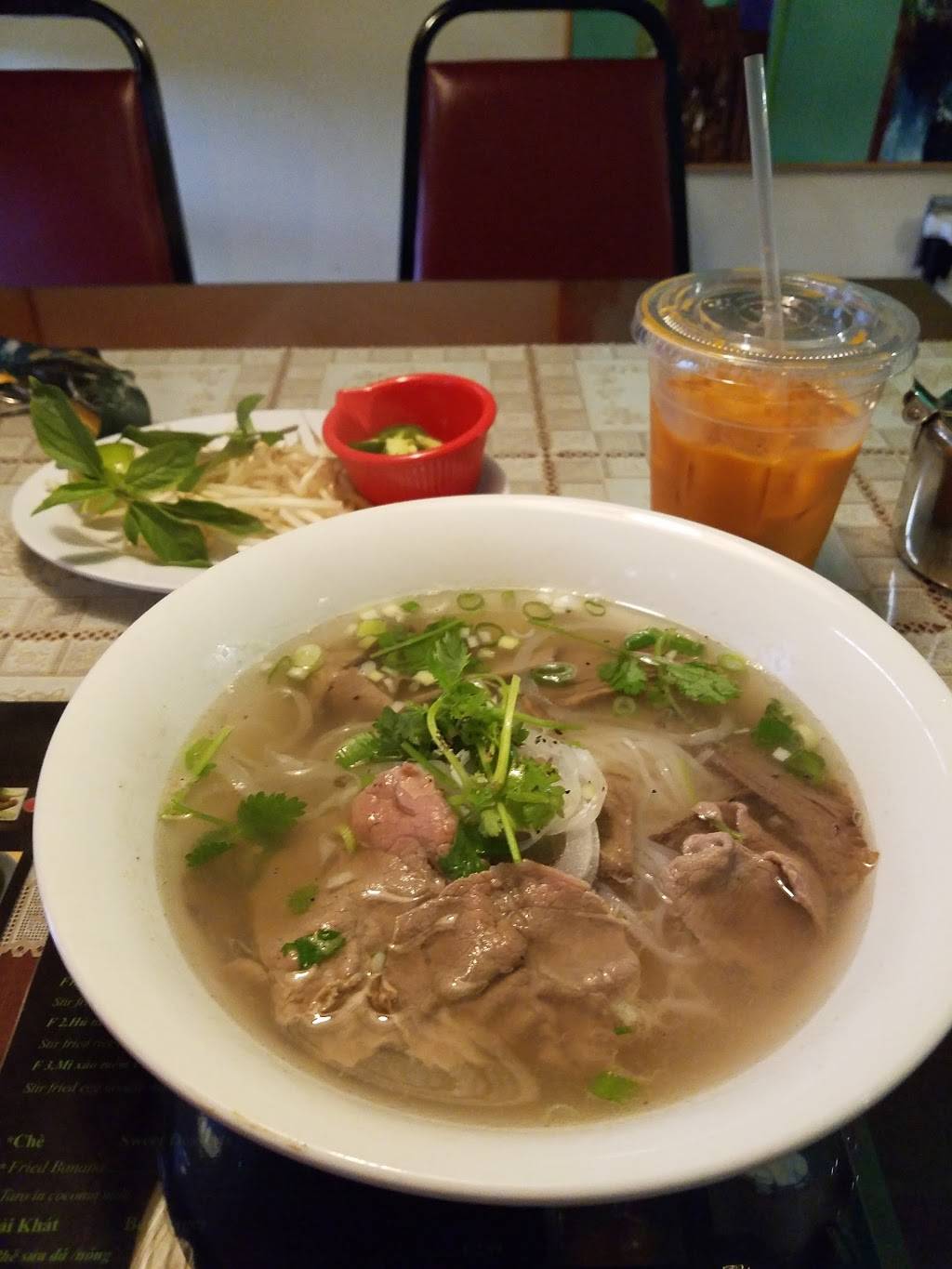 Pho Non La | restaurant | 16738 Lakeshore Dr, Lake Elsinore, CA 92530, USA | 9516742689 OR +1 951-674-2689