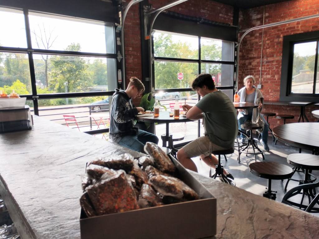 J&J Smokehouse BBQ | restaurant | 550 Main St, Catskill, NY 12414, USA | 5189435053 OR +1 518-943-5053