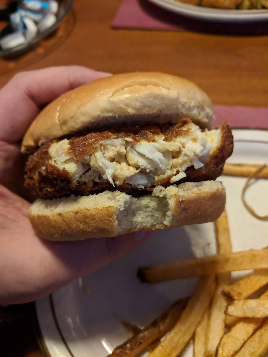 Edgewater Restaurant | restaurant | 148 Mayo Rd, Edgewater, MD 21037, USA | 4109563202 OR +1 410-956-3202