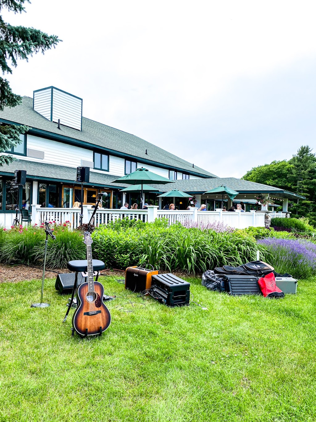 The Leland Lodge | restaurant | 565 Pearl St, Leland, MI 49654, USA | 2312569848 OR +1 231-256-9848