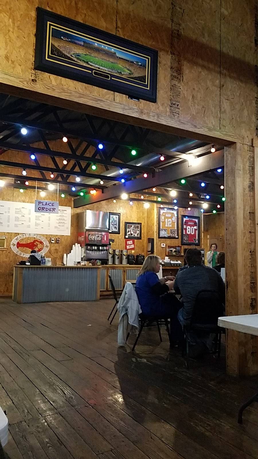 Wades Place | restaurant | 104 E Main St, Chandler, TX 75758, USA | 9038492729 OR +1 903-849-2729