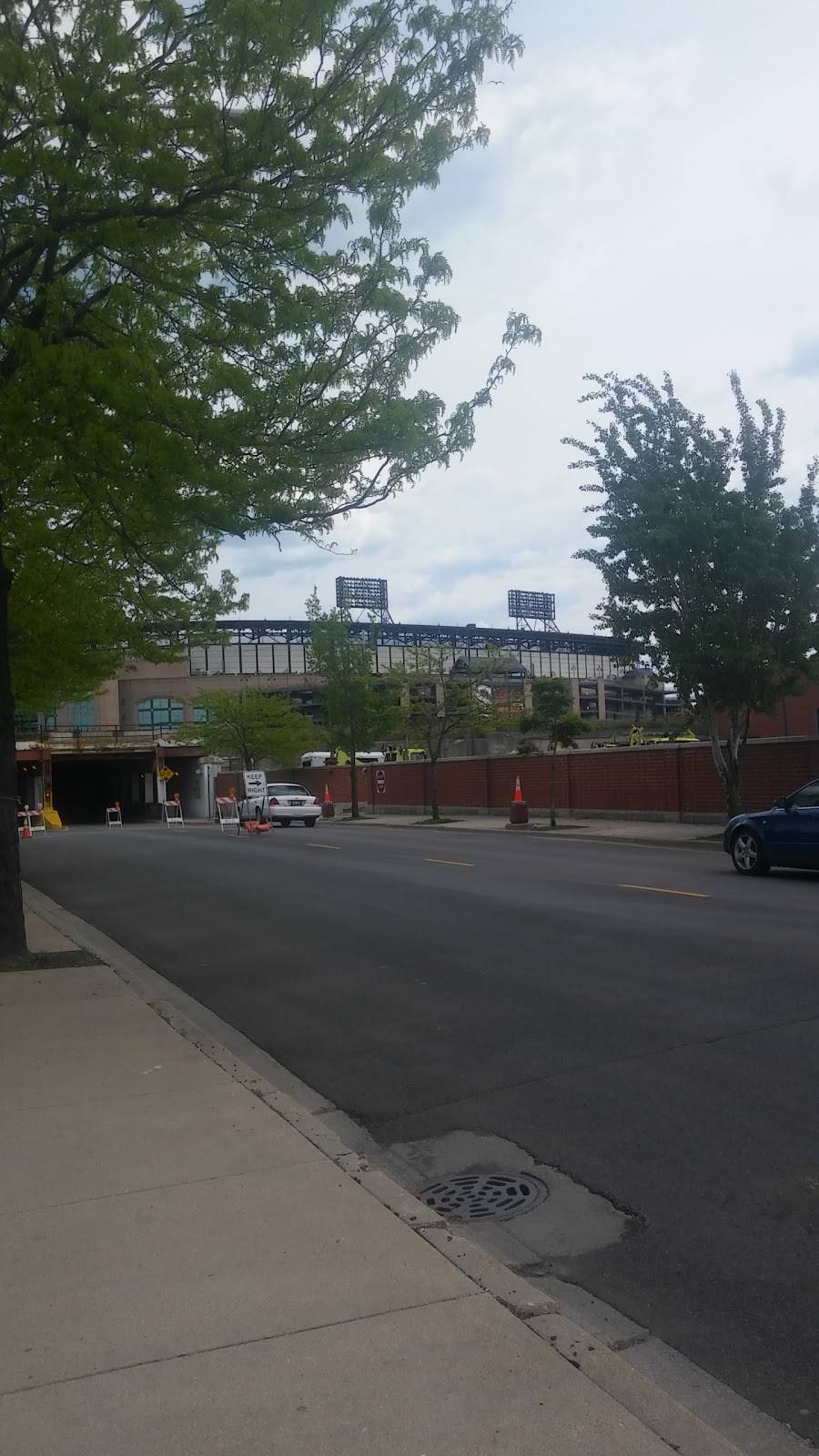 35th Street Red Hots | restaurant | 500 W 35th St, Chicago, IL 60616, USA | 7736249866 OR +1 773-624-9866