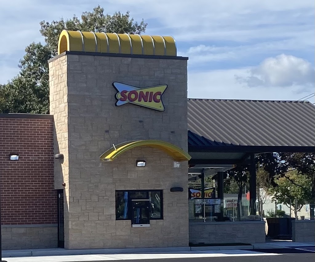 Sonic Drive-In | restaurant | 2 Revilo Ave, Shirley, NY 11967, USA | 6317722709 OR +1 631-772-2709