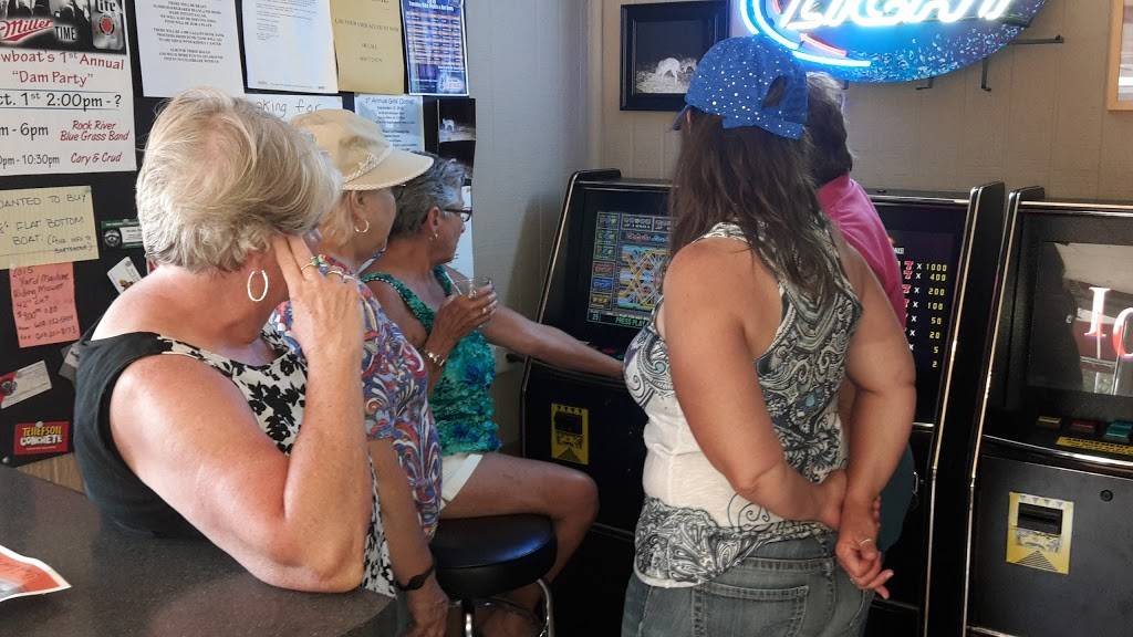 Showboat Burgers and Beer | restaurant | 3516 Co Hwy M, Edgerton, WI 53534, USA | 6085014545 OR +1 608-501-4545