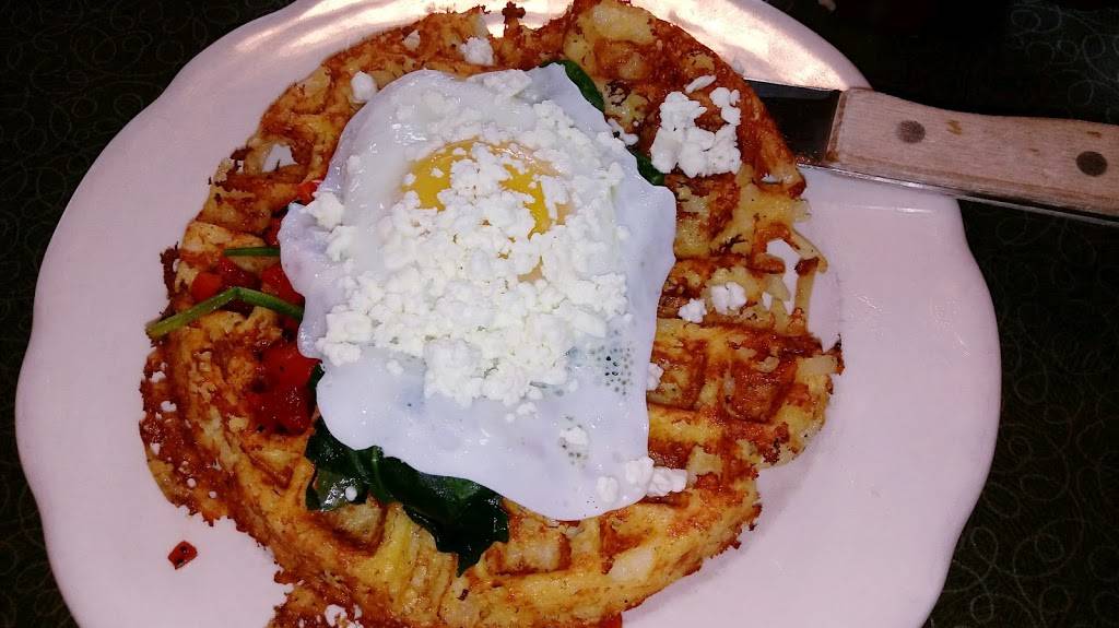 Brady Js | restaurant | 24 Maple Ave, Bloomfield, NY 14469, USA | 5856574611 OR +1 585-657-4611