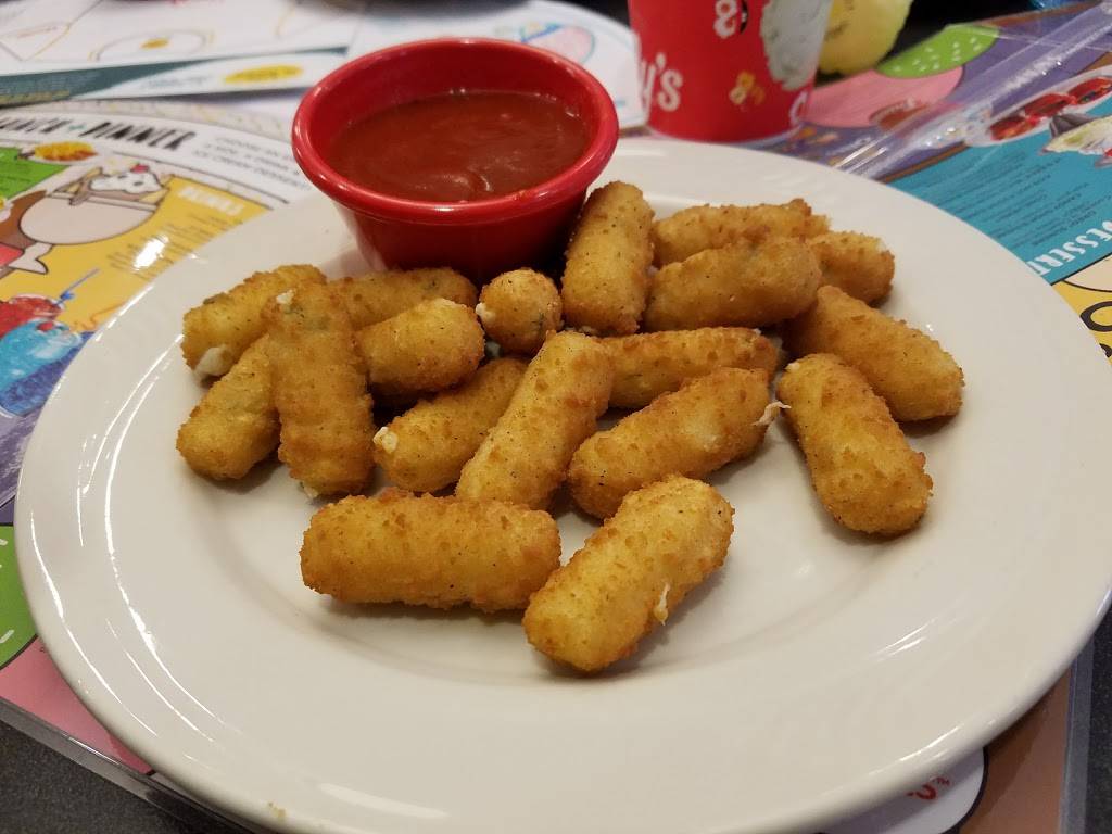 Friendlys | restaurant | 115 Brown St, East Stroudsburg, PA 18301, USA | 5704261600 OR +1 570-426-1600