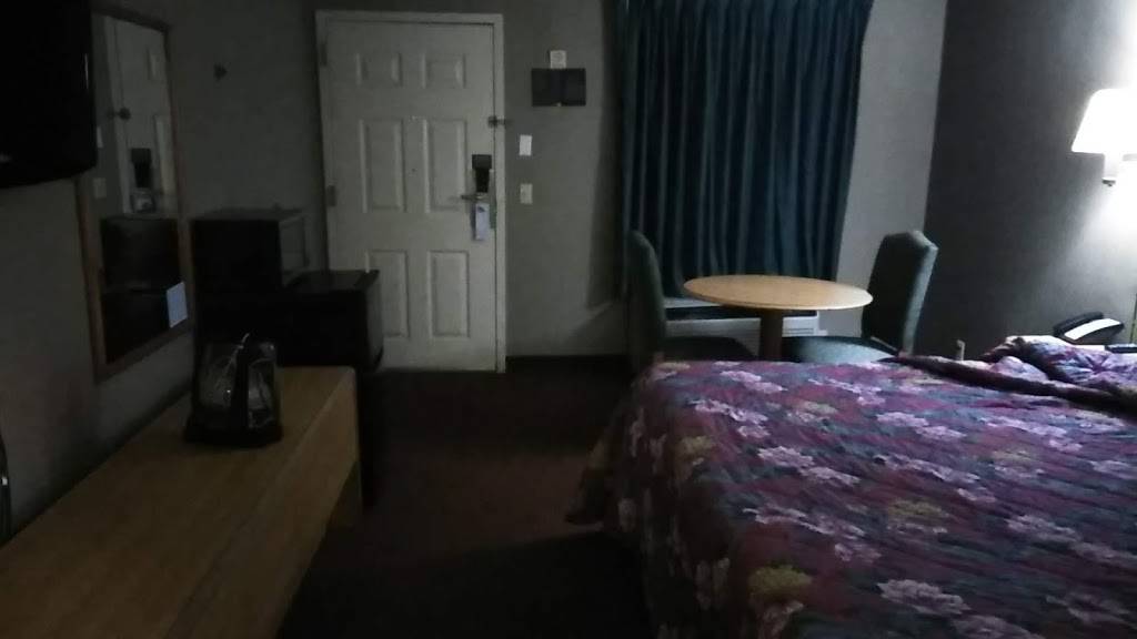 Econo Lodge | restaurant | 9822 Huff N Puff Rd, Lakeland, TN 38002, USA | 9013887120 OR +1 901-388-7120