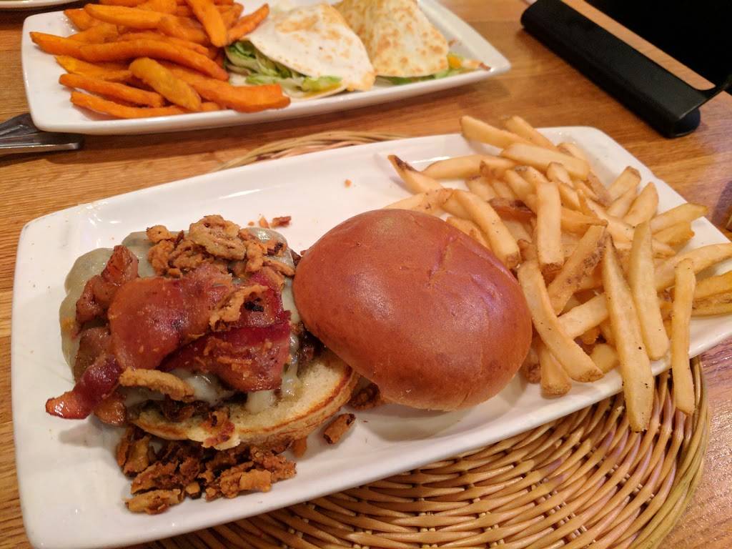 Applebees Grill + Bar | restaurant | 139 Flatbush Ave Level 2, Brooklyn, NY 11217, USA | 7189475040 OR +1 718-947-5040