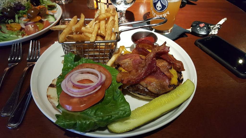 Black Cow Tap & Grill | restaurant | 16 Bay Rd, South Hamilton, MA 01982, USA | 9784681166 OR +1 978-468-1166