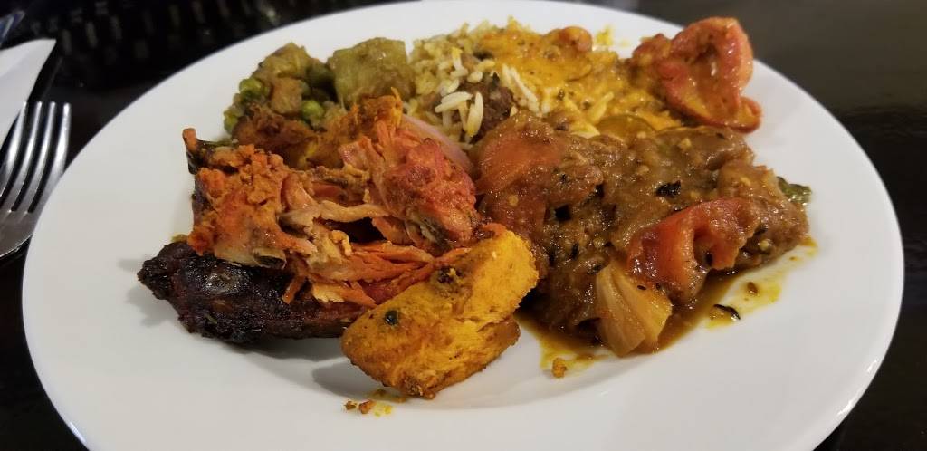 Pepper Club | restaurant | 5639 Stone Rd, Centreville, VA 20120, USA | 7035437171 OR +1 703-543-7171