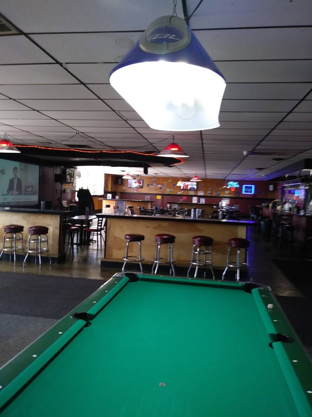 Southside Bar And Grill | restaurant | 3837 S Seneca St, Wichita, KS 67216, USA | 3167765275 OR +1 316-776-5275