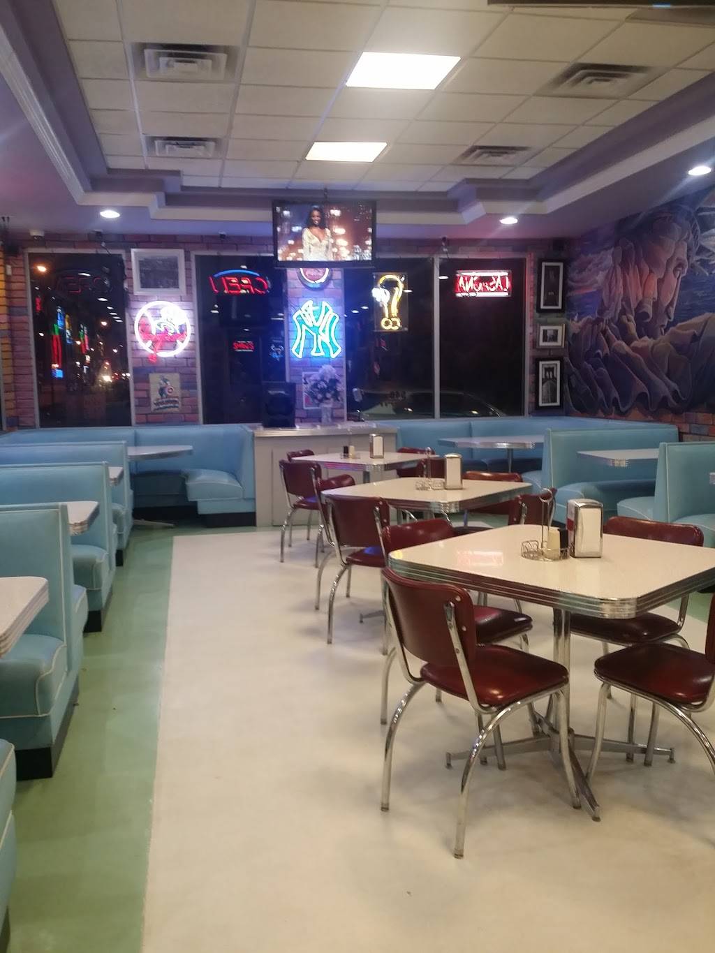 NYPD | restaurant | 231 E North Ave, Milwaukee, WI 53212, USA | 4145624444 OR +1 414-562-4444