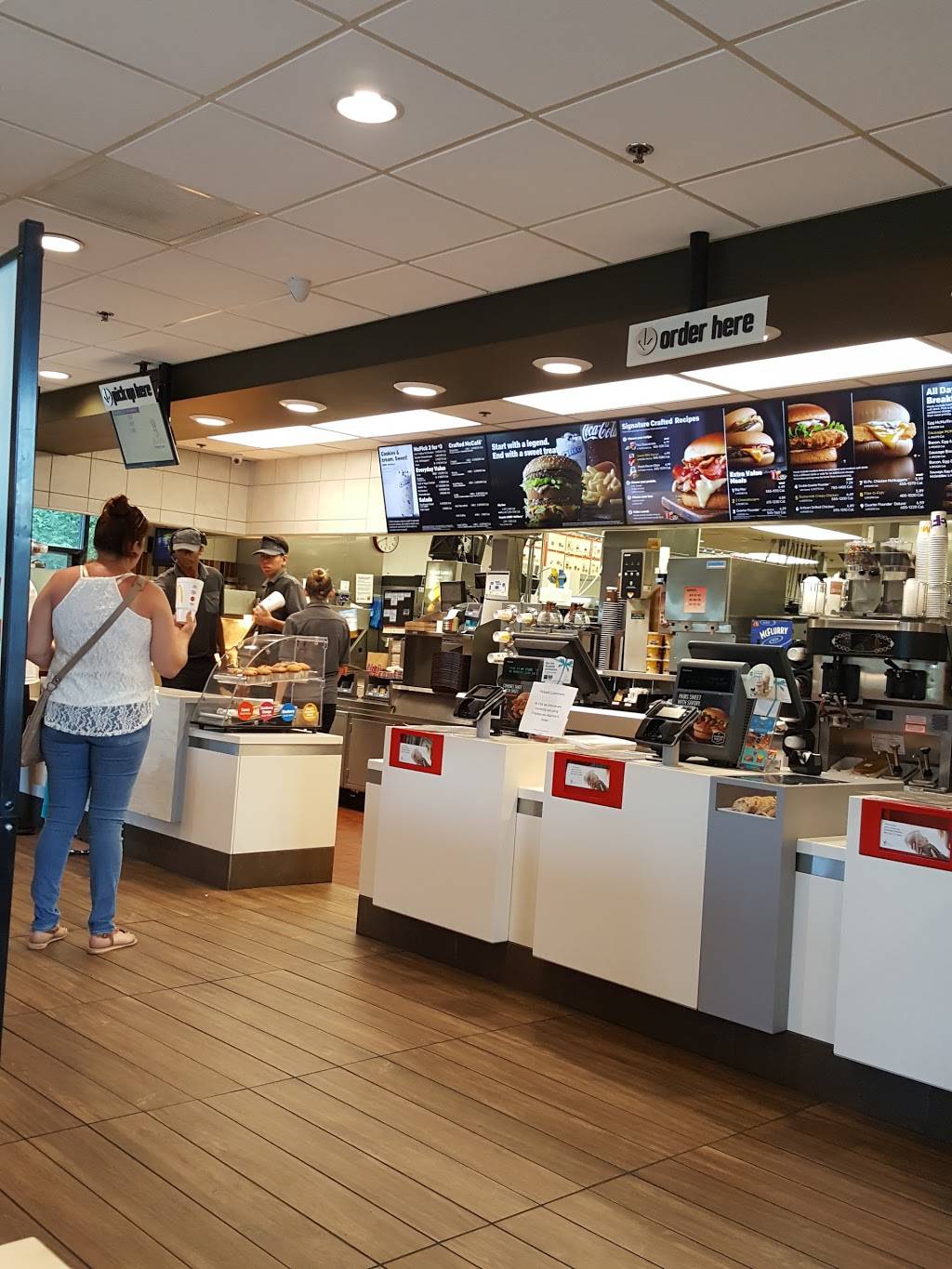 McDonalds | cafe | 1555 N Broadway St, Joliet, IL 60435, USA | 8157238333 OR +1 815-723-8333