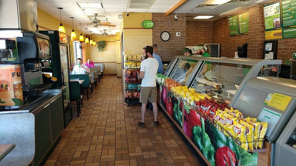 Subway | restaurant | 5512 Blairs Forest Way NE, Cedar Rapids, IA 52402, USA | 3193934403 OR +1 319-393-4403