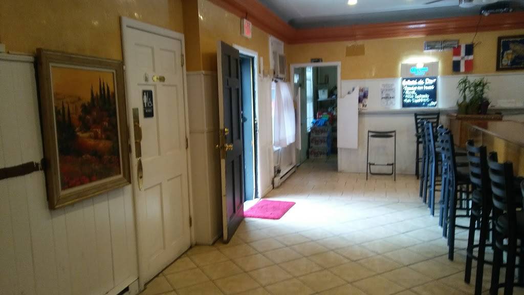 Cristinas Restaurant | restaurant | 450 S 7th St, Reading, PA 19602, USA | 6107360329 OR +1 610-736-0329