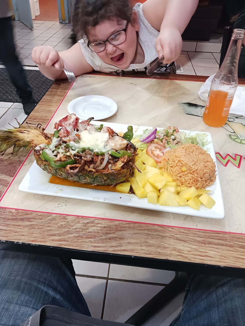 Los Amigos | restaurant | 2002 1st Ave E, Newton, IA 50208, USA | 6417870019 OR +1 641-787-0019