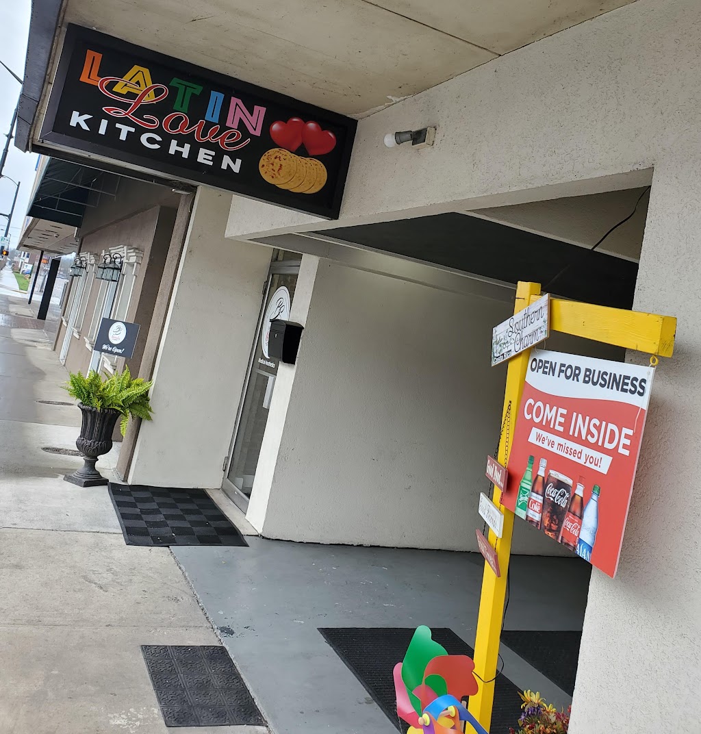 Latin Love Kitchen ( PUPUSERIA ) | restaurant | 221 E Center St, Kingsport, TN 37660, United States | 4237650174 OR +1 423-765-0174
