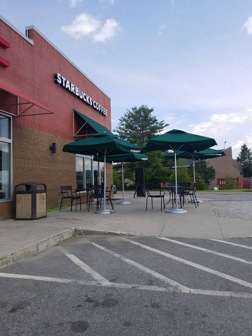 Starbucks | cafe | 2 Waterville Commons Drive, Waterville, ME 04901, USA | 2078615430 OR +1 207-861-5430