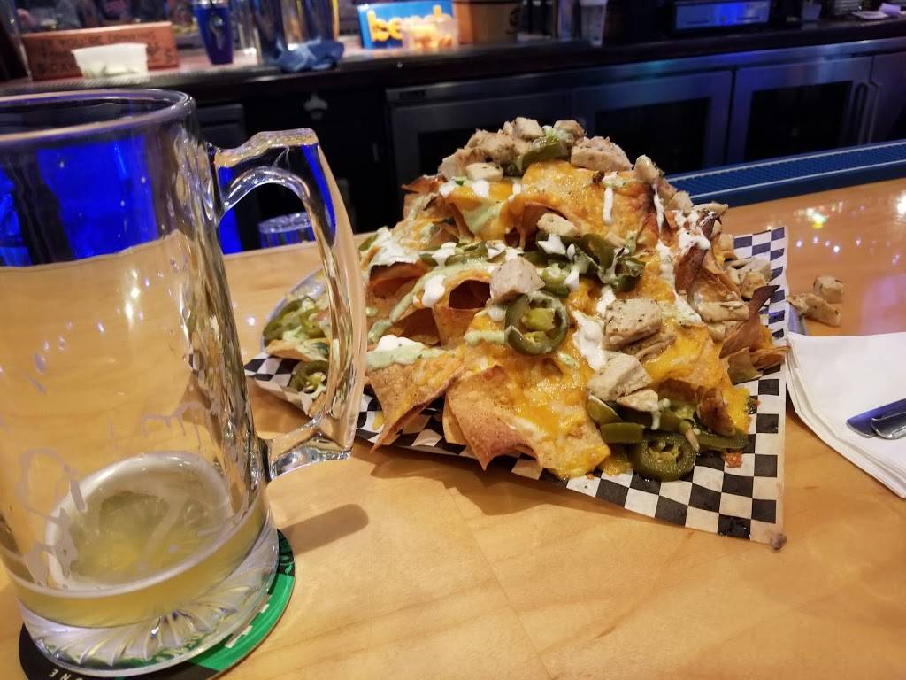 The Bench Sports Bar & Grill | restaurant | 3159 Yorba Linda Blvd, Fullerton, CA 92831, USA | 7145289150 OR +1 714-528-9150